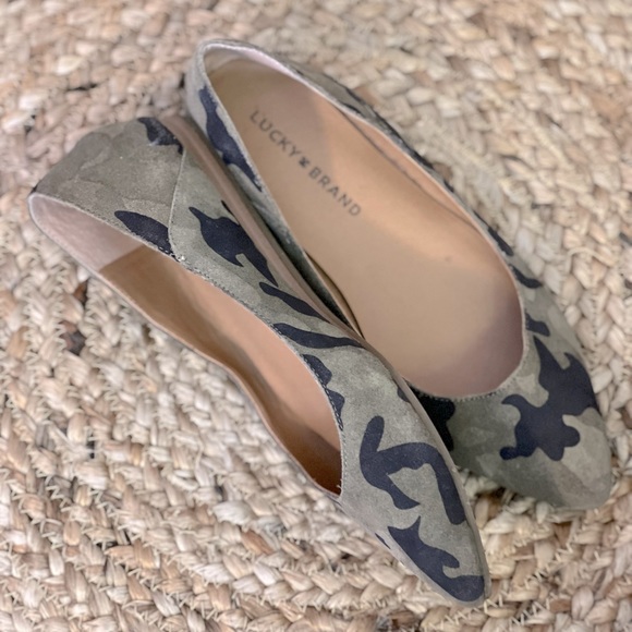 Lucky brand, flats, camo, size 6 women’s shoe - Picture 4 of 5